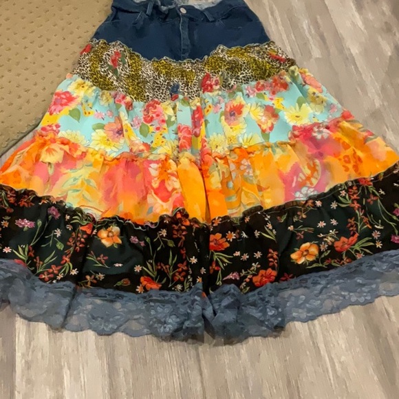 Beautiful skirt - Picture 3 of 4